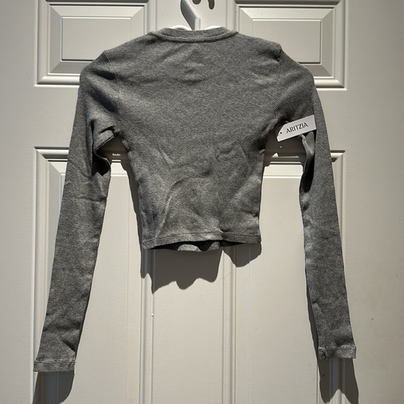NWT!! Grey Ribbed Cropped Long Sleeve Size XS!! Azure Skies - Aritzia - Picture 4 of 4